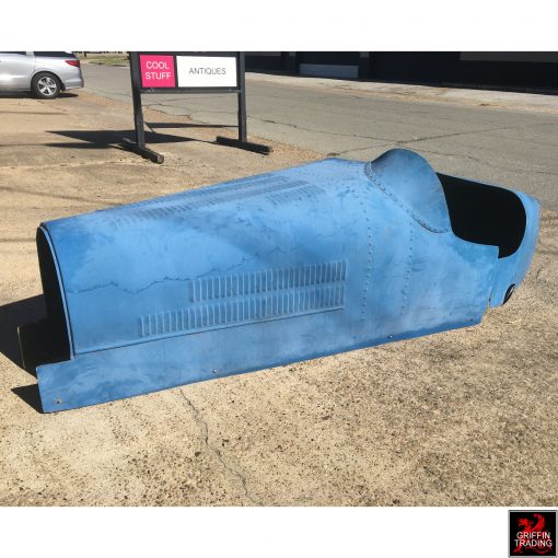 For sale, vintage Bugatti body in fiberglass, for a 1927 Bugatti Type 35B car.